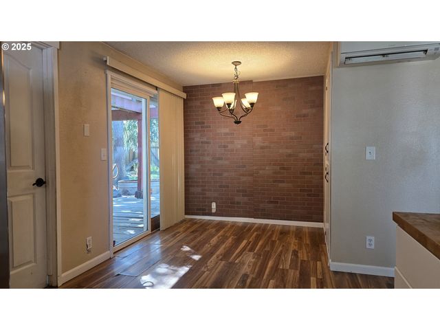 551 PANDA Loop, Eugene, OR 97401