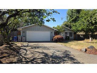 551 PANDA Loop, Eugene, OR 97401