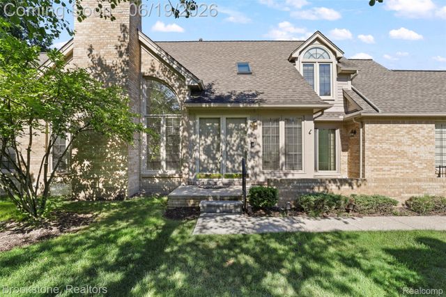 16981 Sandstone Circle 74, Macomb Township, MI 48042