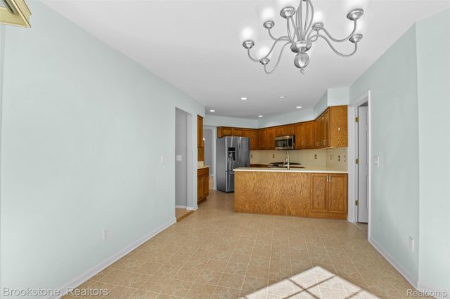 16981 Sandstone Circle 74, Macomb Township, MI 48042