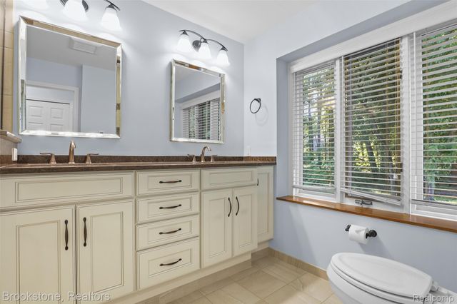 16981 Sandstone Circle 74, Macomb Township, MI 48042