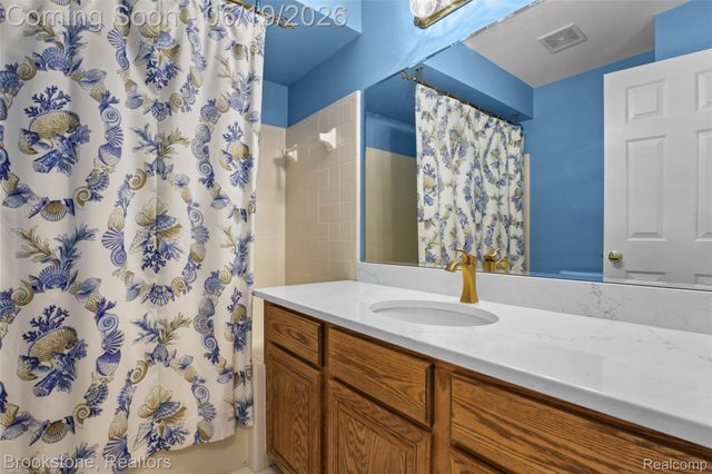 16981 Sandstone Circle 74, Macomb Township, MI 48042