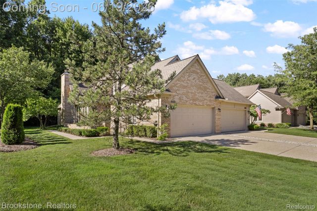 16981 Sandstone Circle 74, Macomb Township, MI 48042