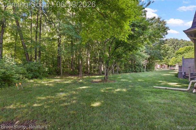 16981 Sandstone Circle 74, Macomb Township, MI 48042