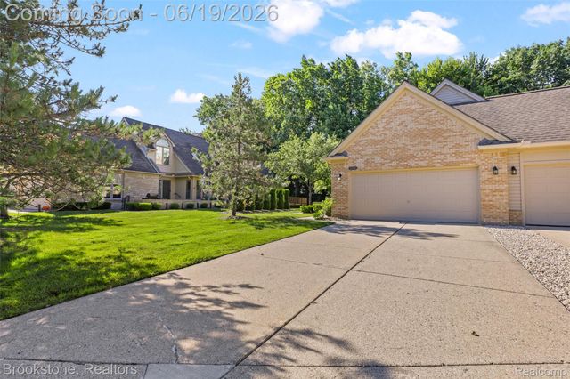 16981 Sandstone Circle 74, Macomb Township, MI 48042