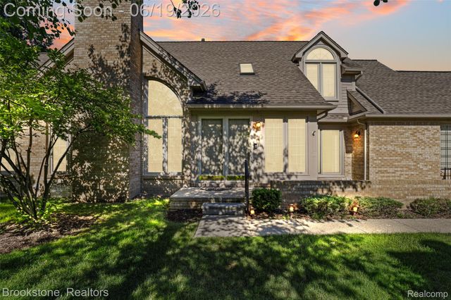 16981 Sandstone Circle 74, Macomb Township, MI 48042