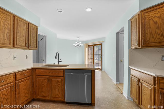 16981 Sandstone Circle 74, Macomb Township, MI 48042