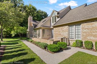 16981 Sandstone Circle 74, Macomb Township, MI 48042