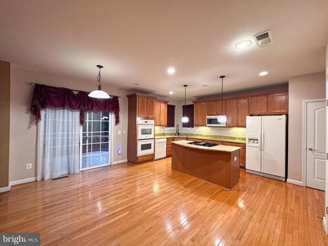 2039 DOWNSHIRE CT, Waldorf, MD 20603