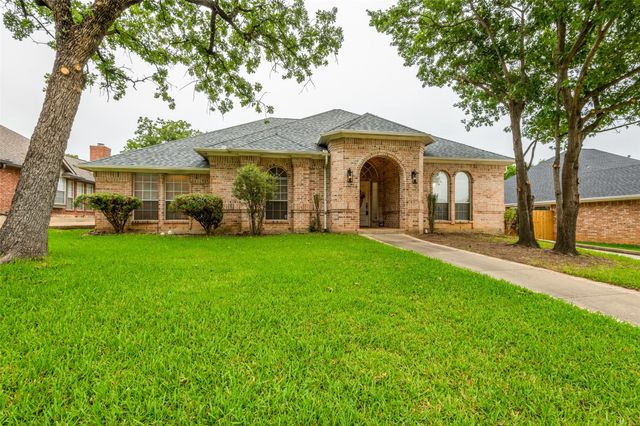 2708 Steeplechase Court, Hurst, TX 76054