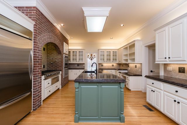 18 Chenal Cir, Little Rock, AR 72223