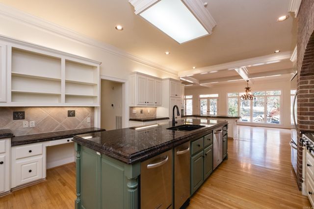 18 Chenal Cir, Little Rock, AR 72223