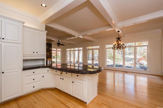 18 Chenal Cir, Little Rock, AR 72223