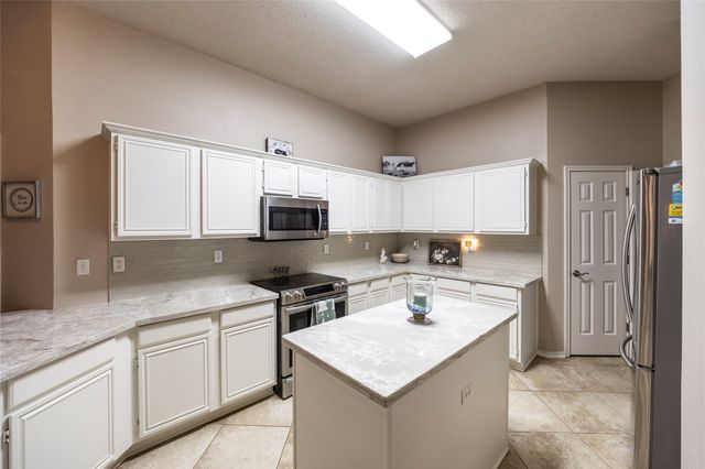 2075 Sunset Lane, Lewisville, TX 75067