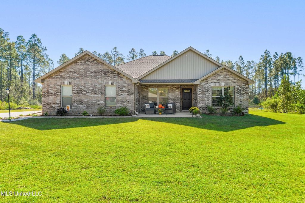 19805 Green Forrest Drive, Pass Christian, MS 39571