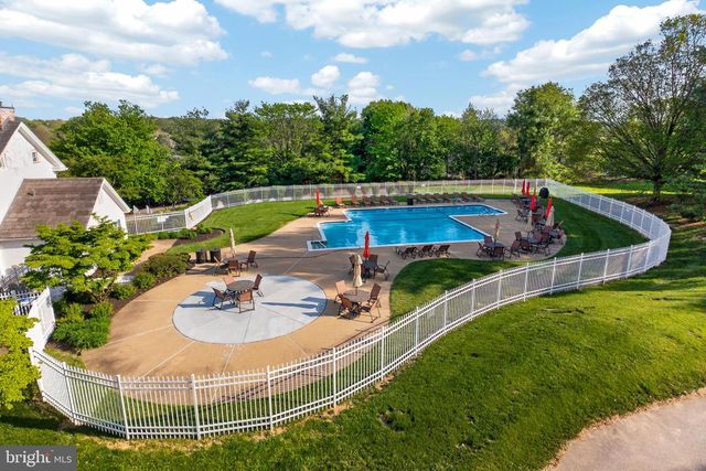 563 GRAMERCY LN, Downingtown, PA 19335