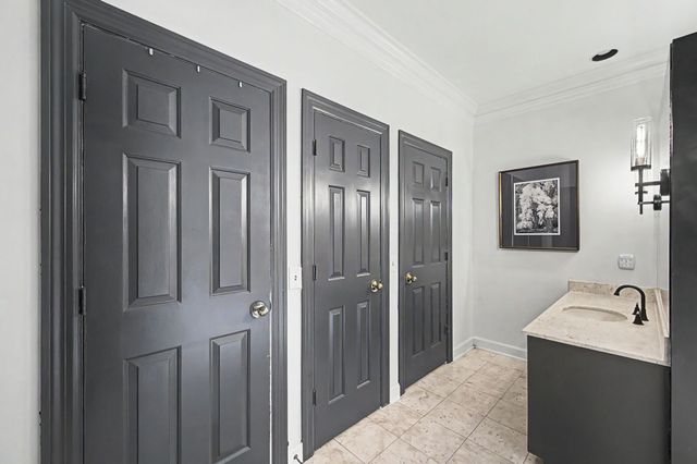 6417 Edinburgh Dr, Nashville, TN 37221