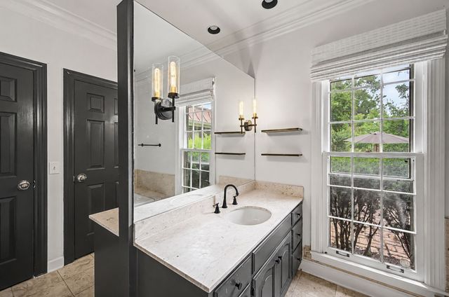 6417 Edinburgh Dr, Nashville, TN 37221
