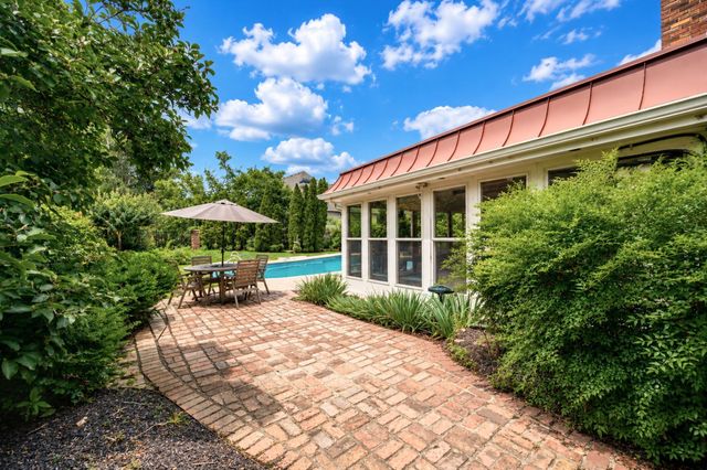 6417 Edinburgh Dr, Nashville, TN 37221