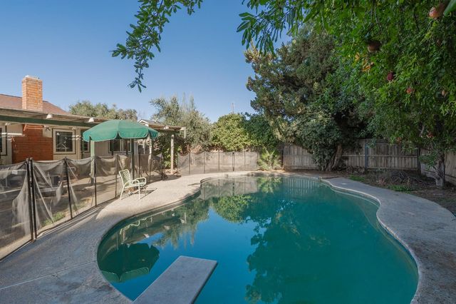 831 Redwood Lane, Lemoore, CA 93245