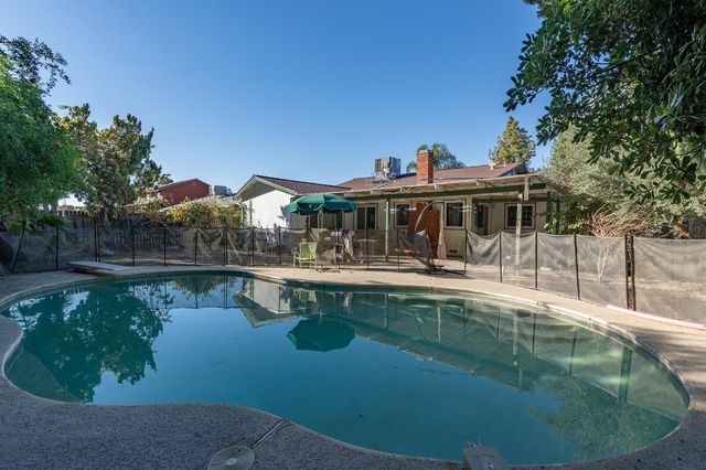 831 Redwood Lane, Lemoore, CA 93245