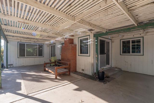 831 Redwood Lane, Lemoore, CA 93245