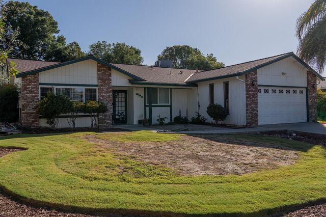 831 Redwood Lane, Lemoore, CA 93245