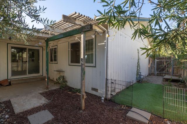 831 Redwood Lane, Lemoore, CA 93245