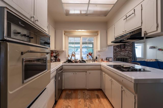 831 Redwood Lane, Lemoore, CA 93245