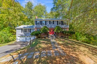 8 Roberts Road, Bloomfield, CT 06002