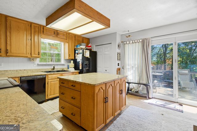 8605 Creekview Court, Douglasville, GA 30135