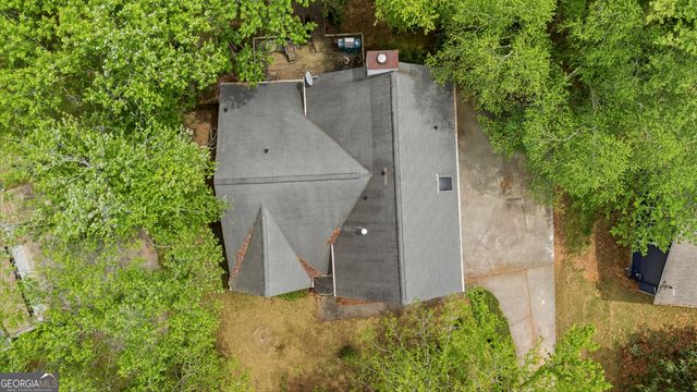 8605 Creekview Court, Douglasville, GA 30135