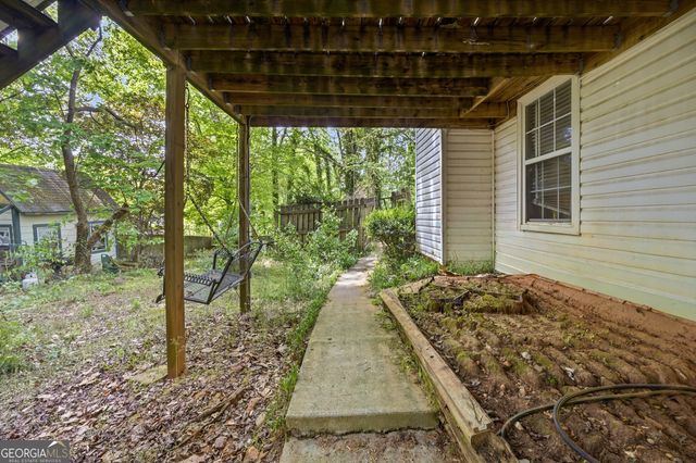 8605 Creekview Court, Douglasville, GA 30135