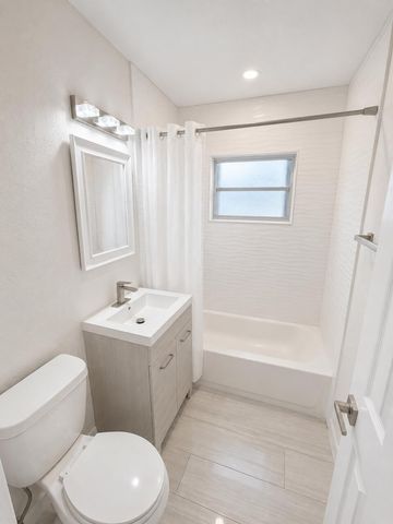 4730 NE 3rd Avenue, Oakland Park, FL 33334