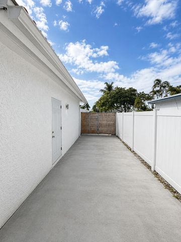 4730 NE 3rd Avenue, Oakland Park, FL 33334