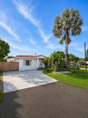 4730 NE 3rd Avenue, Oakland Park, FL 33334