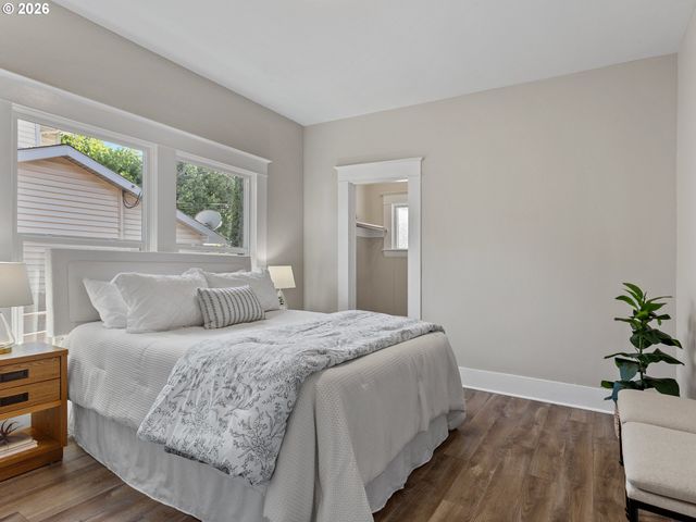 2433 N EMERSON St, Portland, OR 97217