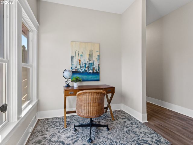 2433 N EMERSON St, Portland, OR 97217