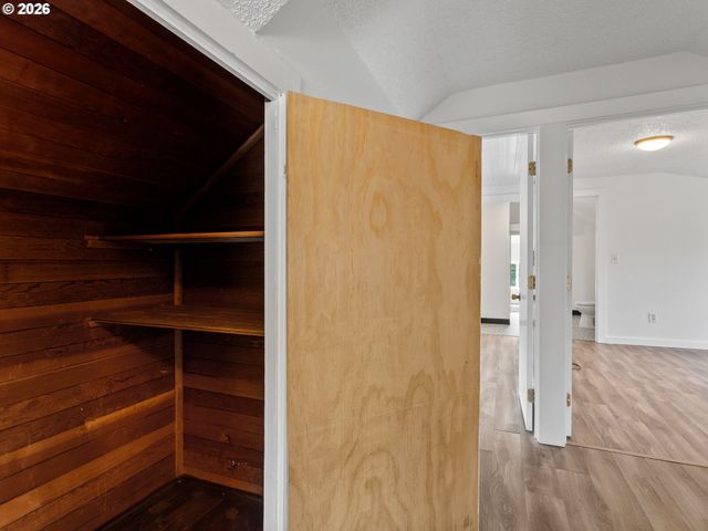 2433 N EMERSON St, Portland, OR 97217
