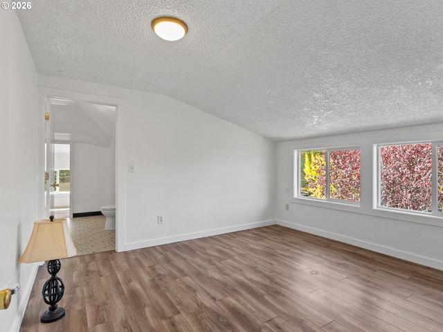 2433 N EMERSON St, Portland, OR 97217