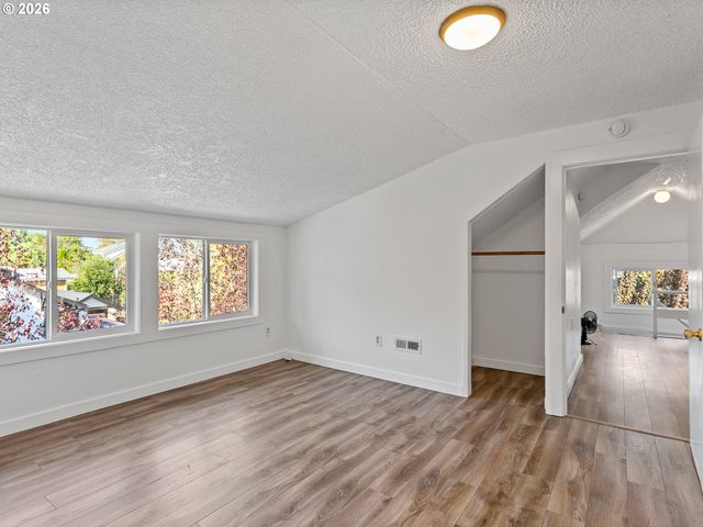 2433 N EMERSON St, Portland, OR 97217