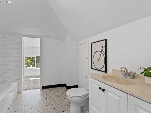 2433 N EMERSON St, Portland, OR 97217