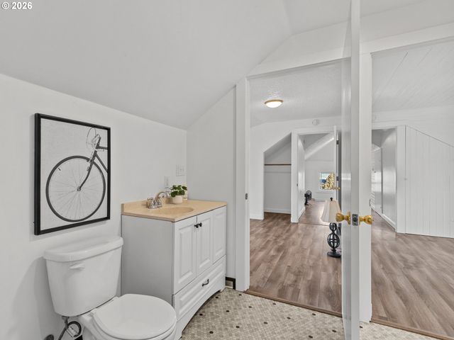 2433 N EMERSON St, Portland, OR 97217