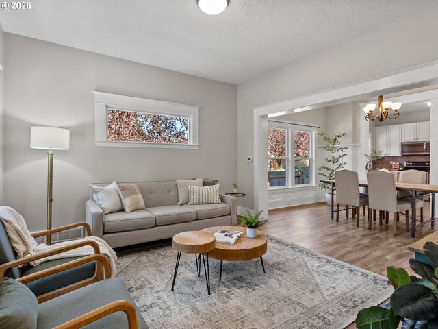 2433 N EMERSON St, Portland, OR 97217