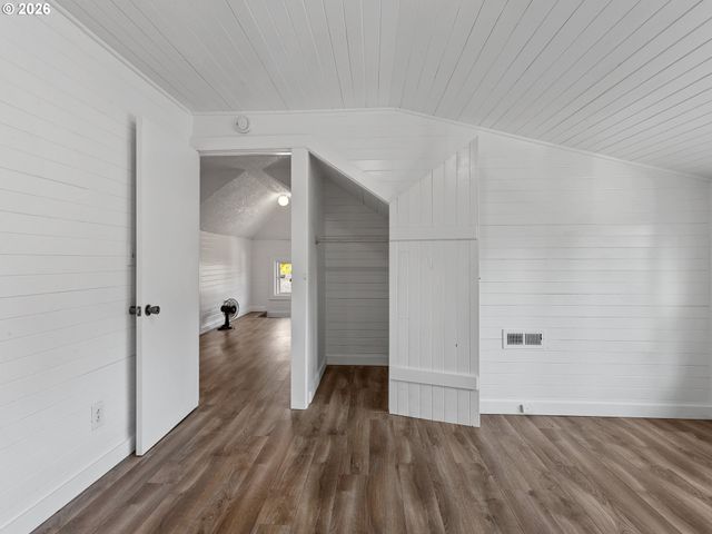 2433 N EMERSON St, Portland, OR 97217