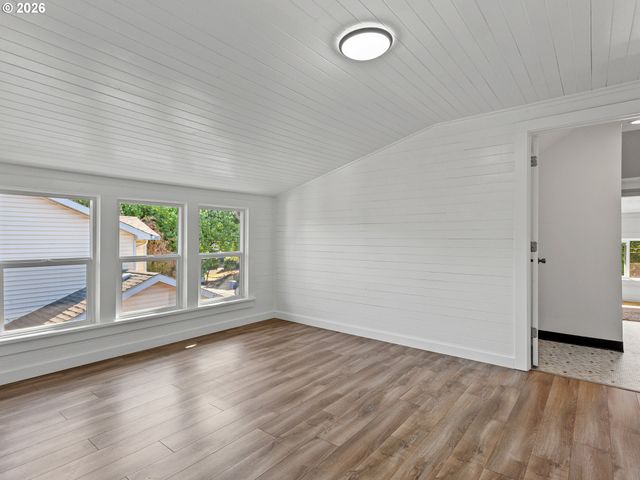 2433 N EMERSON St, Portland, OR 97217