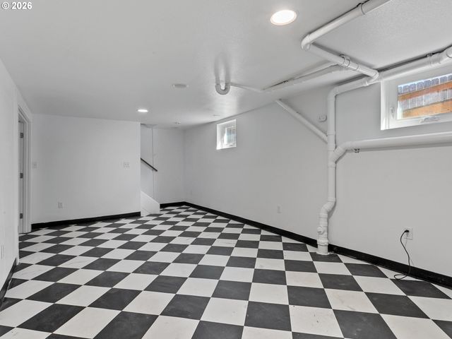 2433 N EMERSON St, Portland, OR 97217