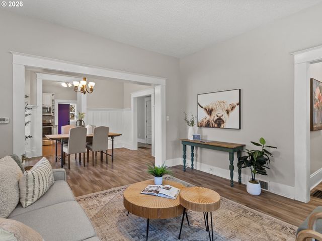 2433 N EMERSON St, Portland, OR 97217