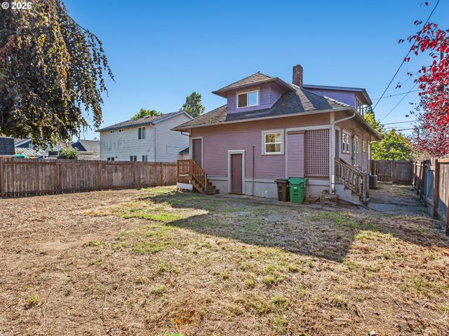 2433 N EMERSON St, Portland, OR 97217