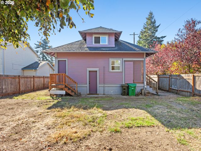 2433 N EMERSON St, Portland, OR 97217